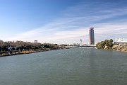 My se však vydáváme proti proudu řeky Guadalquivir do Sevilly - největšího města Andalusie, dějiště opery Carmen i místa, odkud vyplul Kolumbus do Ameriky.