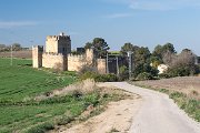 Na trase je několik středověkých hradů, zde Castillo de las Aguzaderas.